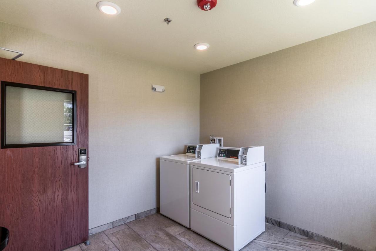 Cobblestone Inn & Suites - Barron エクステリア 写真