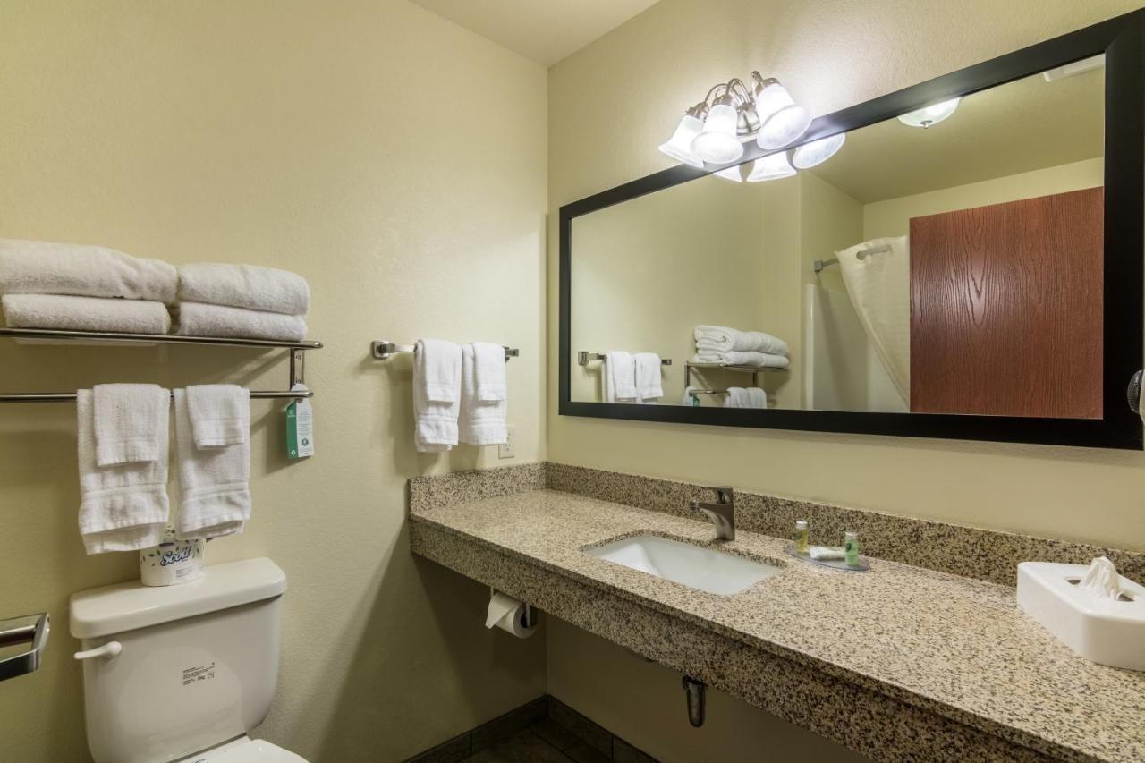 Cobblestone Inn & Suites - Barron エクステリア 写真